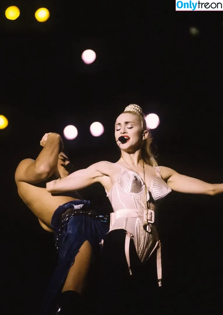 Madonna nude photo #0090 (Madonna)