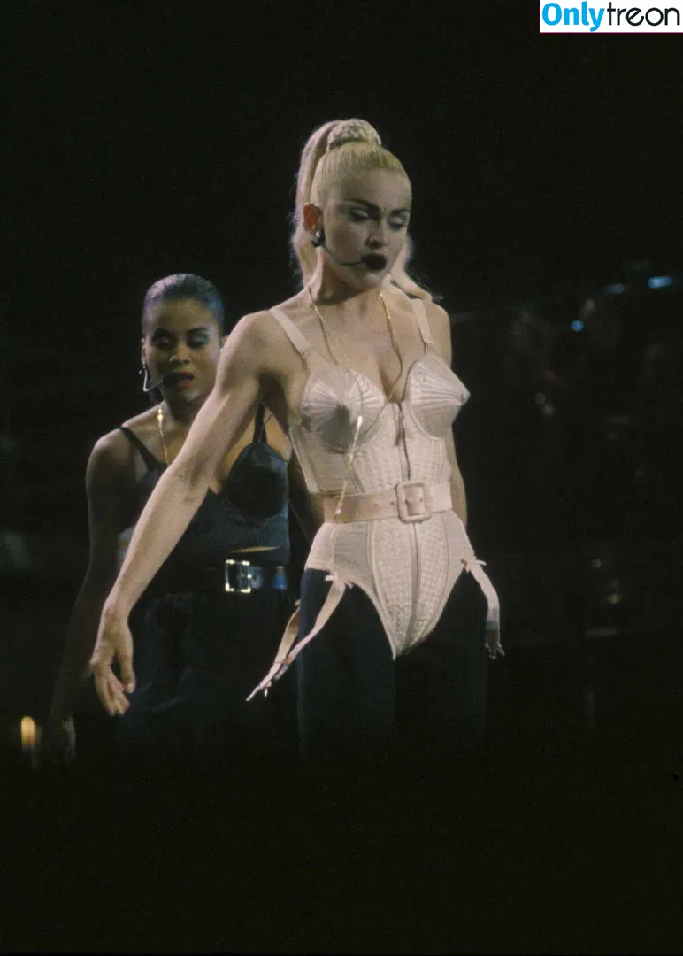 Madonna nude photo #0098 (Madonna)