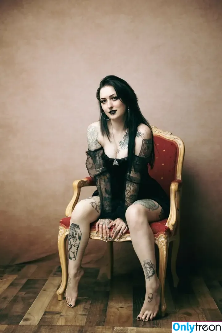 Maebemorty nude photo #0003 (Maebemorty)
