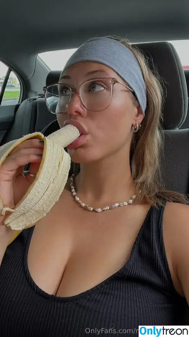 Maeliigigueree nude photo #0011 (mme.maeli)