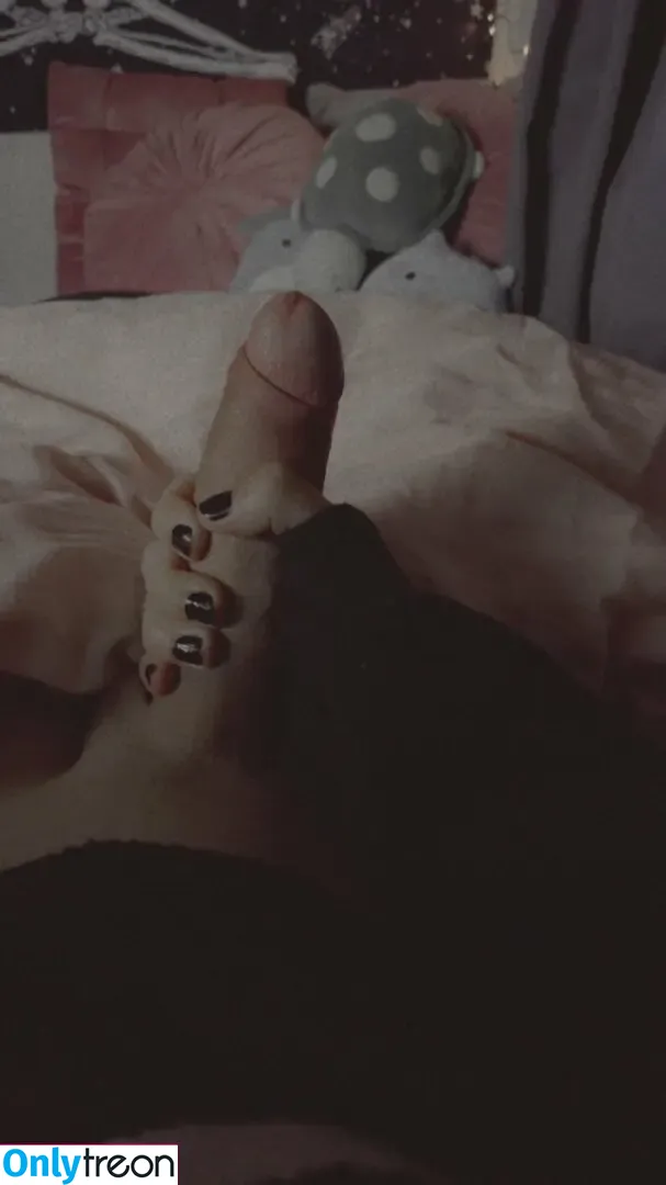 MaevesMori nude photo #0003 (Maevesdead / Mori / mori_midori / morihq)