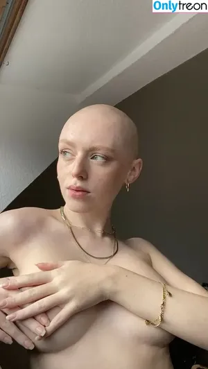 mai_buzzcut / buzzcuthero / maite_buzzcut nude photo #0002