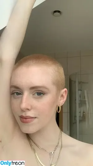 mai_buzzcut / buzzcuthero / maite_buzzcut nude photo #0010