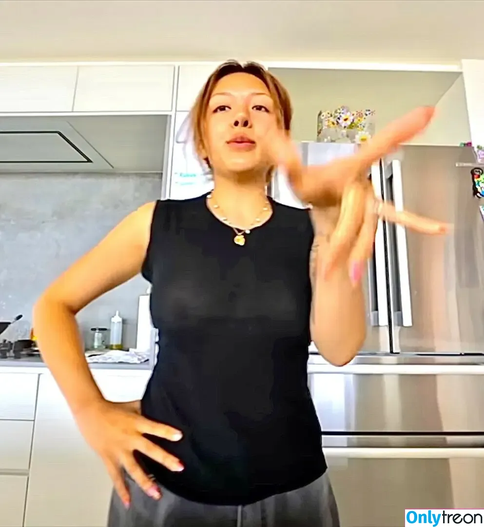 Mai Pham nude photo #0005 (maiphammy / oy_nee)
