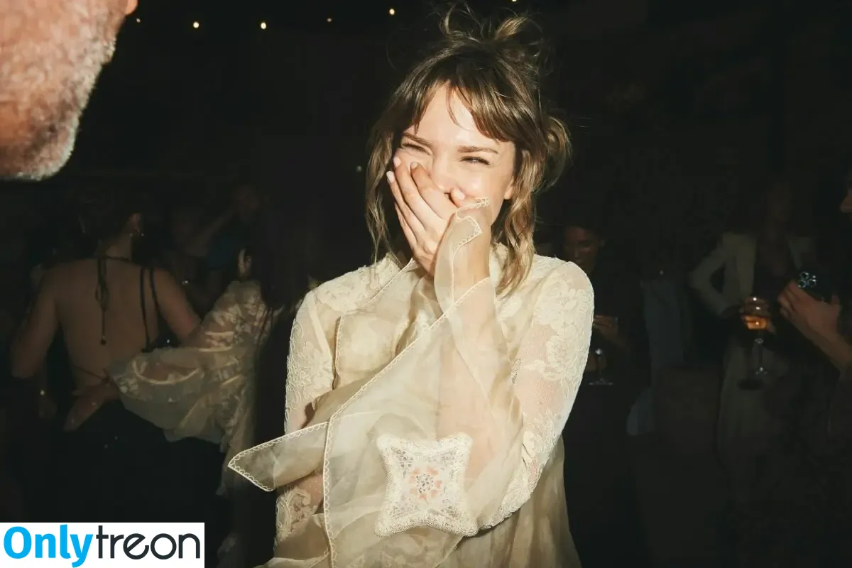 Maia Mitchell nude photo #0186 (maiamitchell)