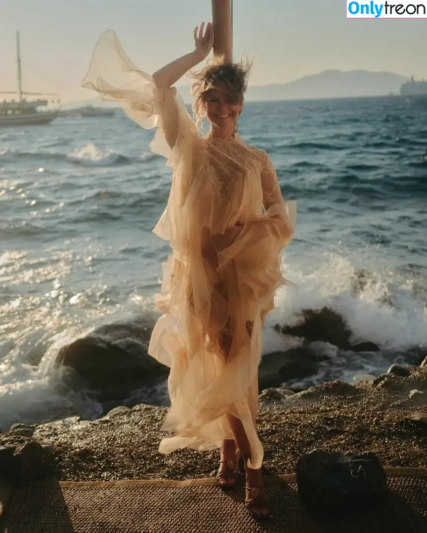 Maia Mitchell nude photo #0188 (maiamitchell)