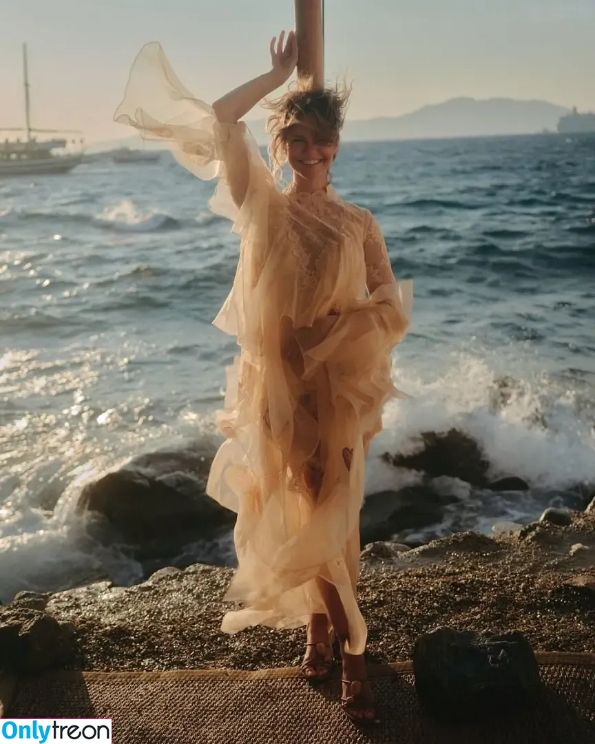 Maia Mitchell nude photo #0192 (maiamitchell)