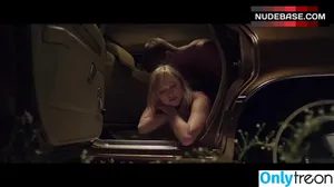 Maika Monroe / maikamonroe nude photo #0308