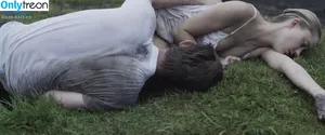 Maika Monroe / maikamonroe nude photo #0322