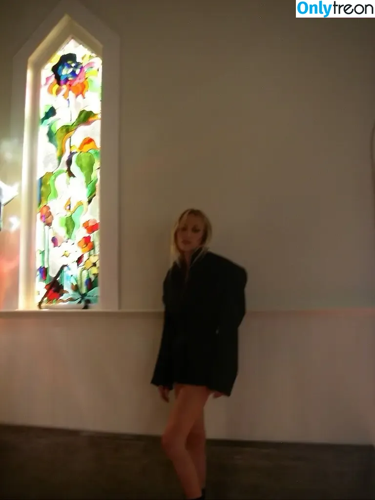 Maika Monroe nude photo #0297 (maikamonroe)