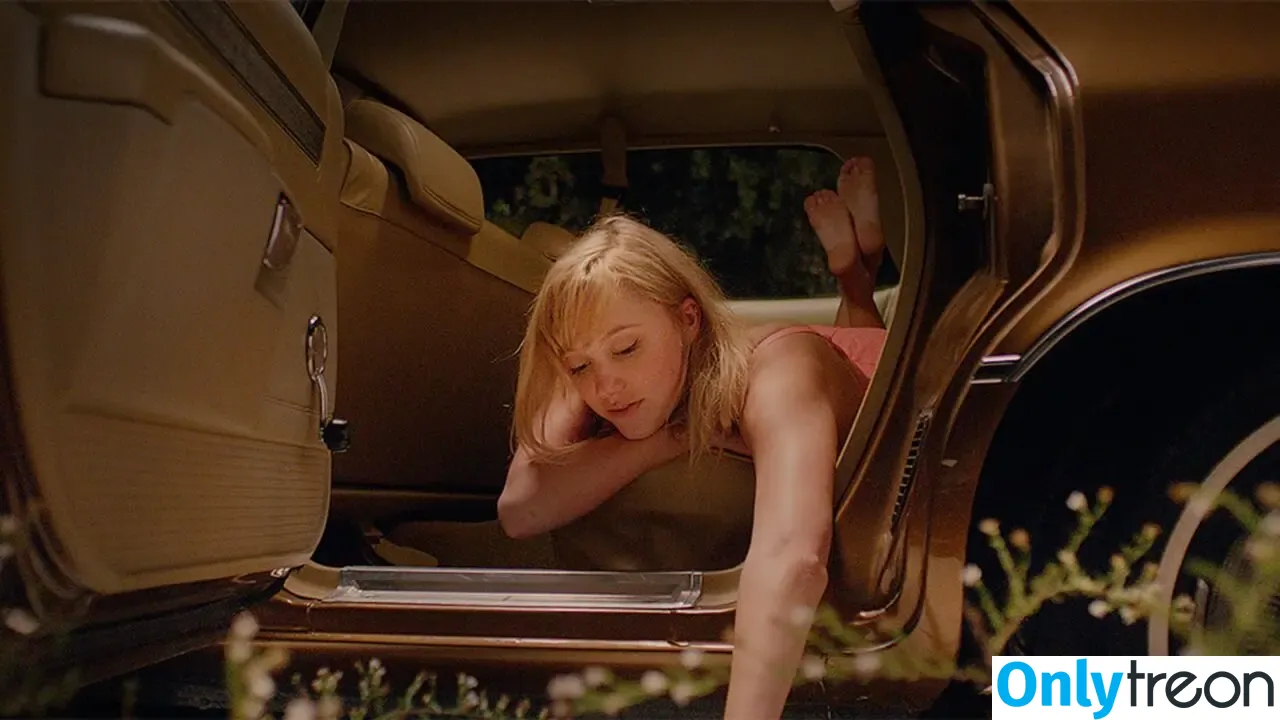 Maika Monroe nude photo #0317 (maikamonroe)