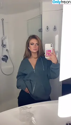 Maisie Smith / maisiesmithofficial nude photo #0018