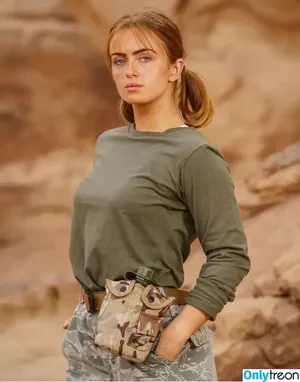 Maisie Smith / maisiesmithofficial nude photo #0333