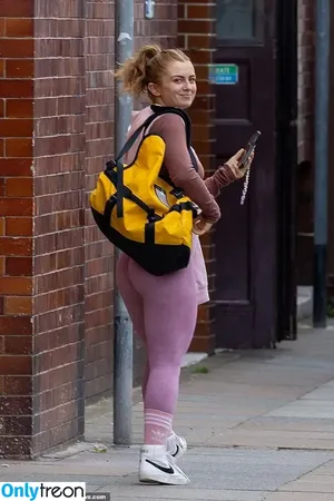 Maisie Smith / maisiesmithofficial nude photo #0350