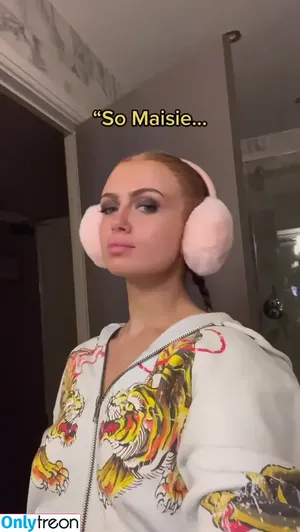 Maisie Smith / maisiesmithofficial nude photo #0412