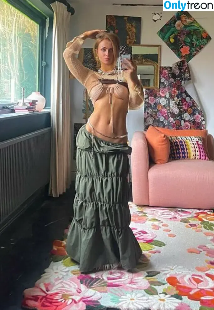 Maisie Smith nude photo #0443 (maisiesmithofficial)
