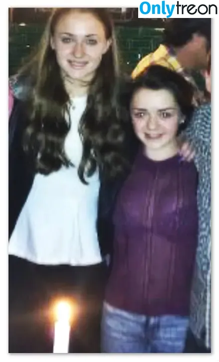 Maisie Williams nude photo #1220 (Maisie_Williams)