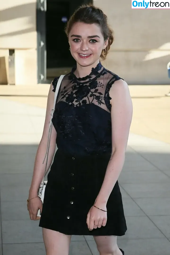 Maisie Williams nude photo #1323 (Maisie_Williams)