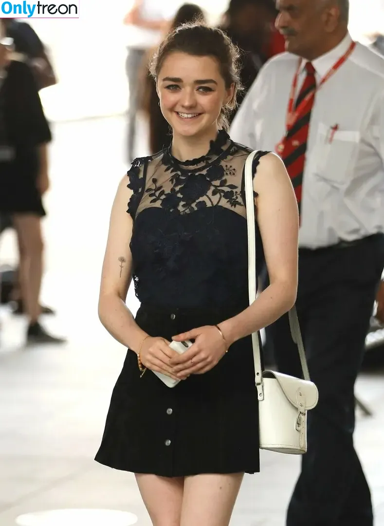 Maisie Williams nude photo #1328 (Maisie_Williams)