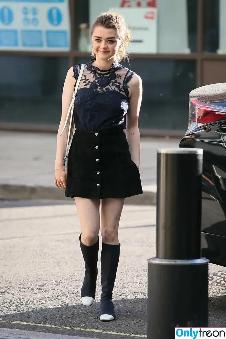 Maisie Williams nude photo #1353 (Maisie_Williams)