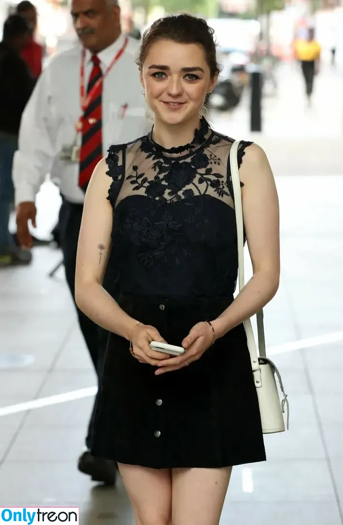 Maisie Williams nude photo #1354 (Maisie_Williams)