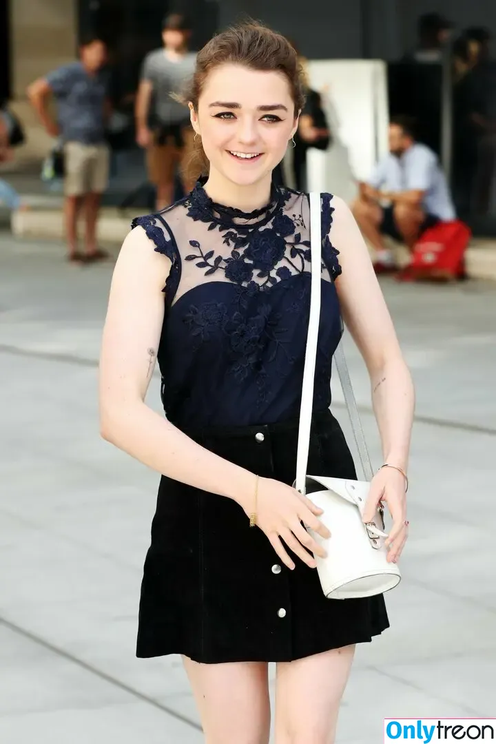 Maisie Williams nude photo #1355 (Maisie_Williams)