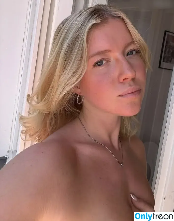 Majaaleonie nude photo #0430 (Majaaleonie)