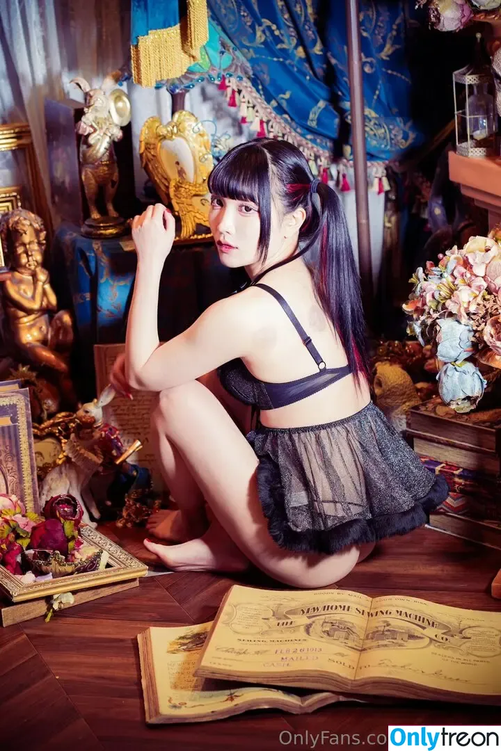 Maki Itoh nude photo #0687 (maki_itoh / makifuckingitoh)
