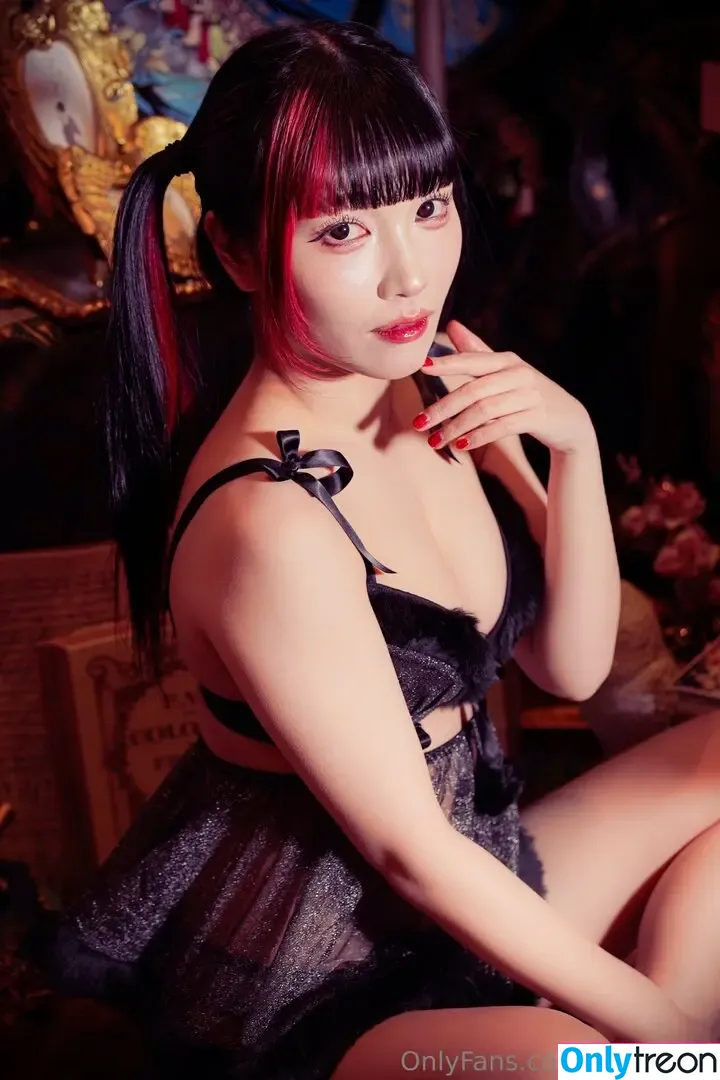 Maki Itoh nude photo #0695 (maki_itoh / makifuckingitoh)