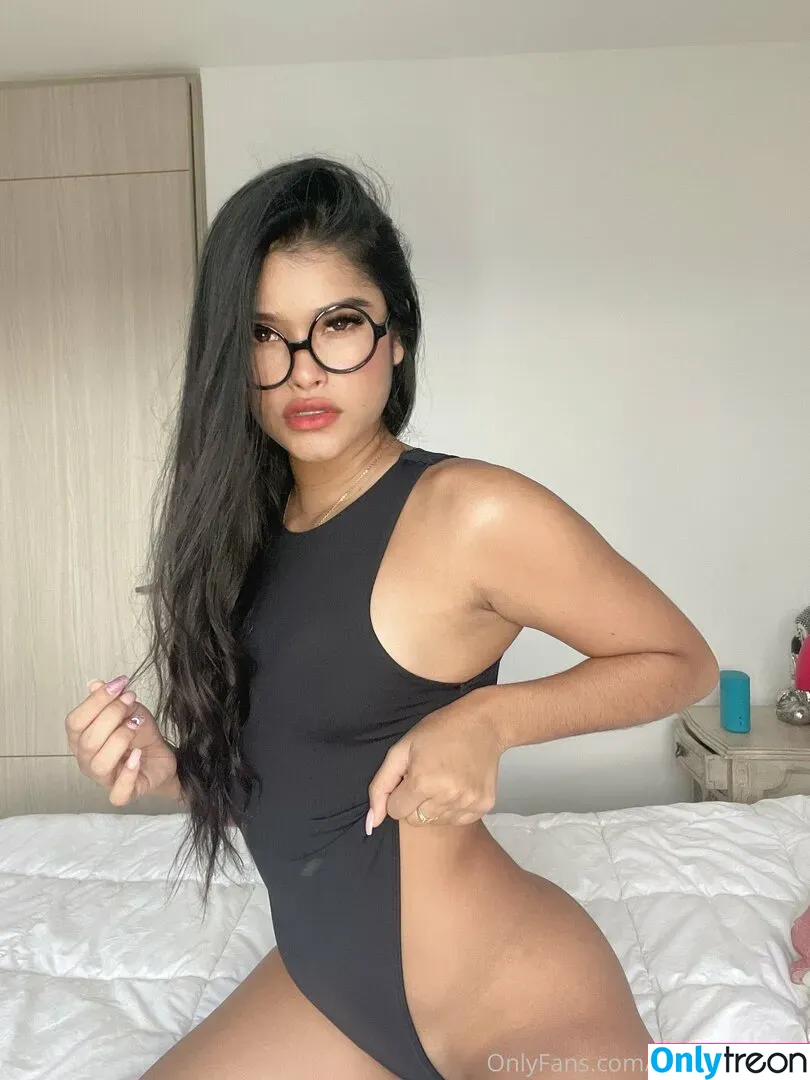 mala_morena nude photo #0085 (mala_morena)