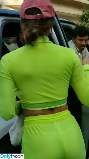 Malaika Arora / malaikaaroraofficial nude photo #0125