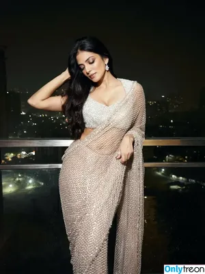 Malavika Mohanan / malavikamohanan_ nude photo #0081