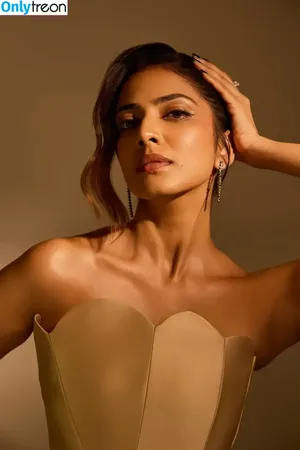 Malavika Mohanan / malavikamohanan_ nude photo #0099