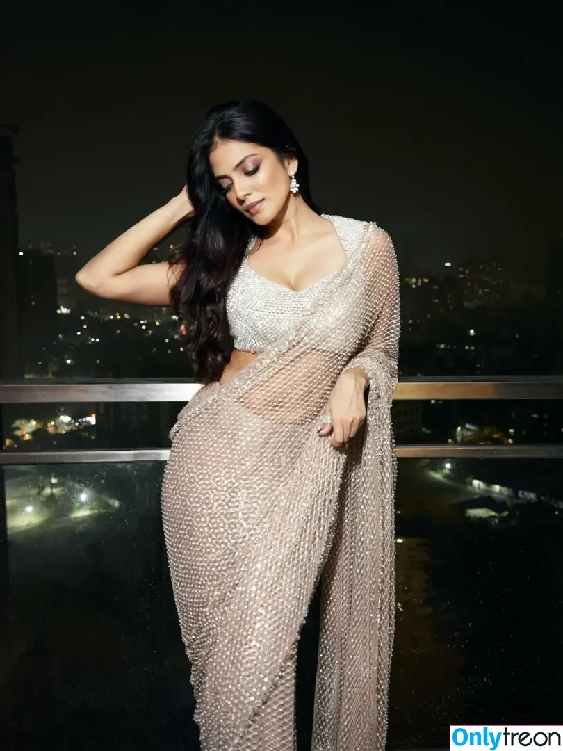 Malavika Mohanan nude photo #0081 (malavikamohanan_)