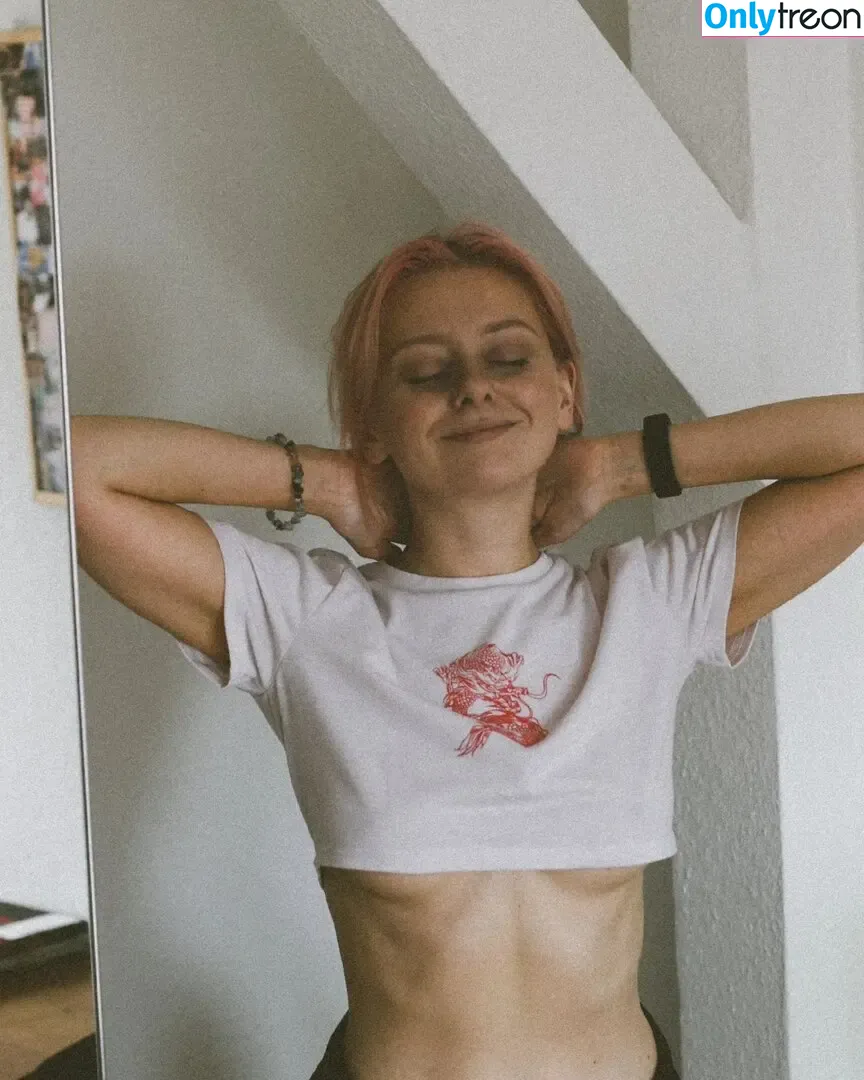Malin Steffen nude photo #0003 (kyng.music)