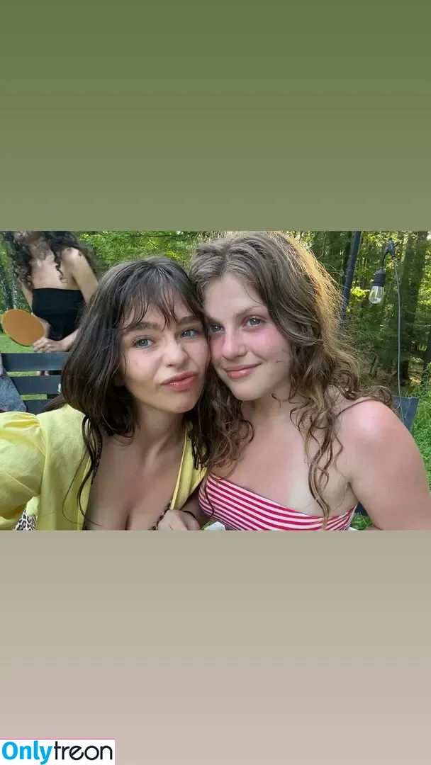 Malina Weissman nude photo #0343 (malinaweissman)
