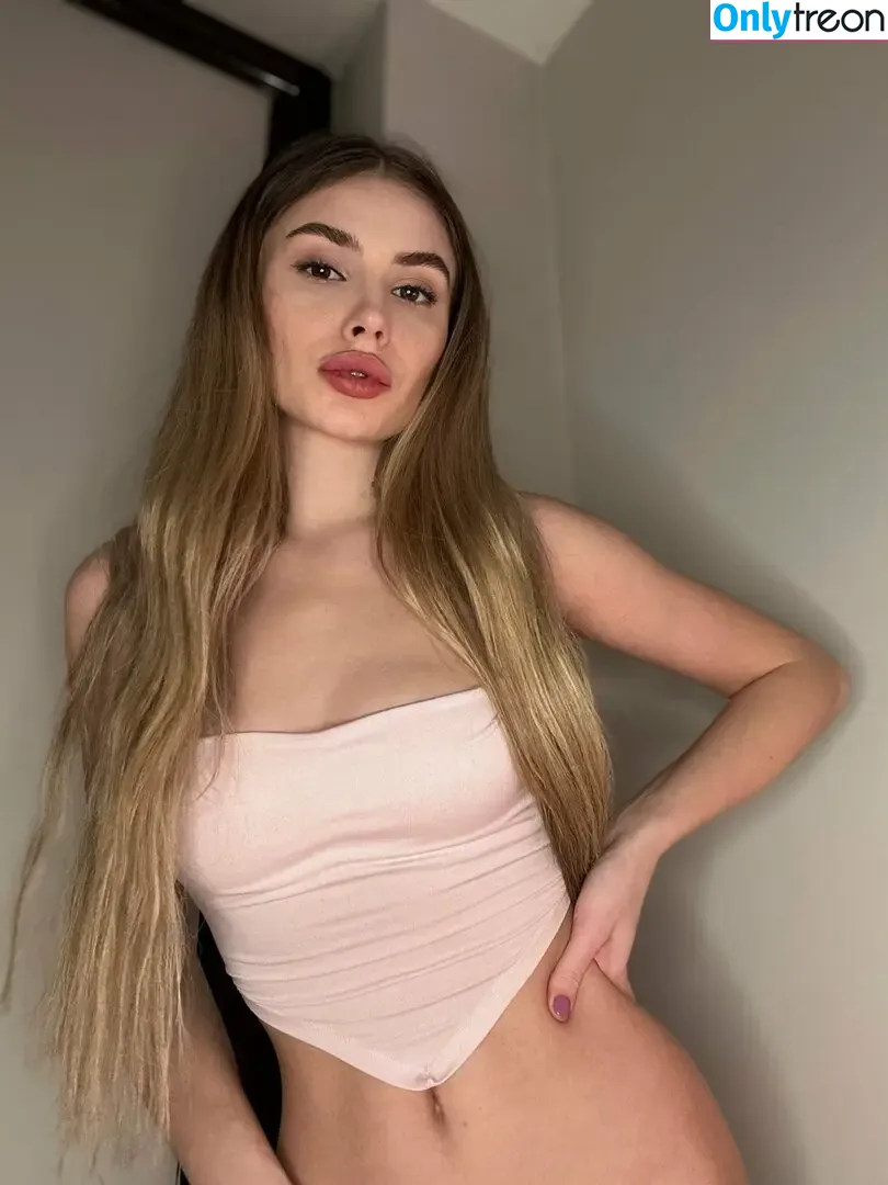 maltihoneyy nude photo #0028 (maltdisney)