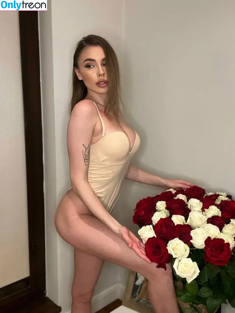 maltihoneyy nude photo #0039 (maltdisney)