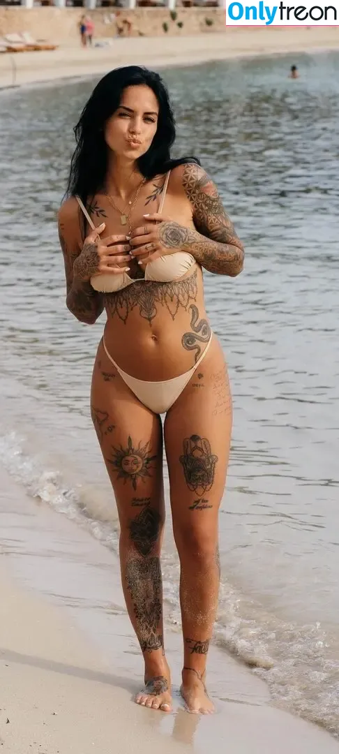 malvareezz nude photo #0006 (malvareezz)