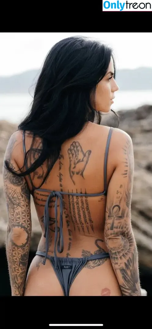 malvareezz nude photo #0016 (malvareezz)