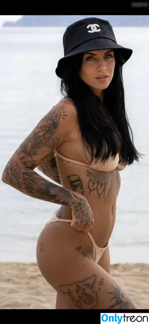 malvareezz nude photo #0017 (malvareezz)