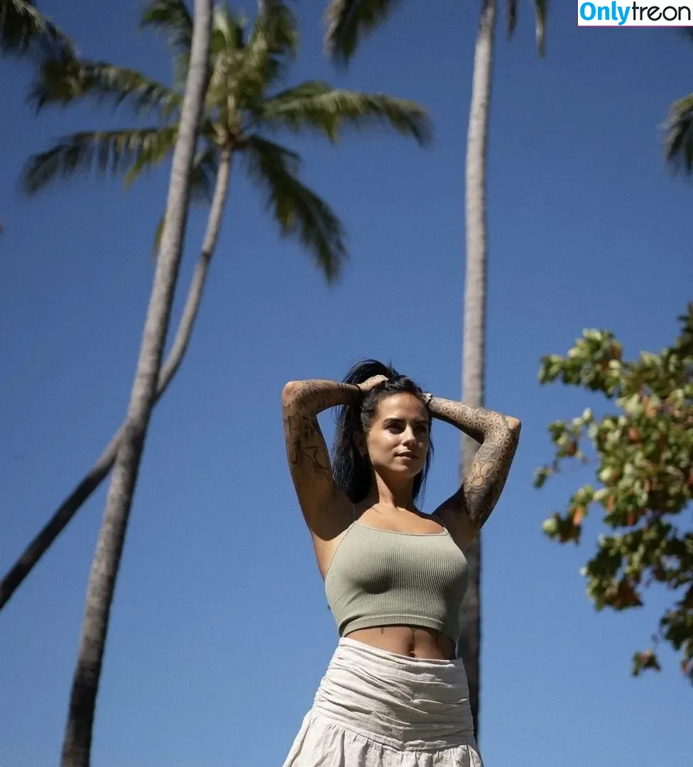 malvareezz nude photo #0028 (malvareezz)