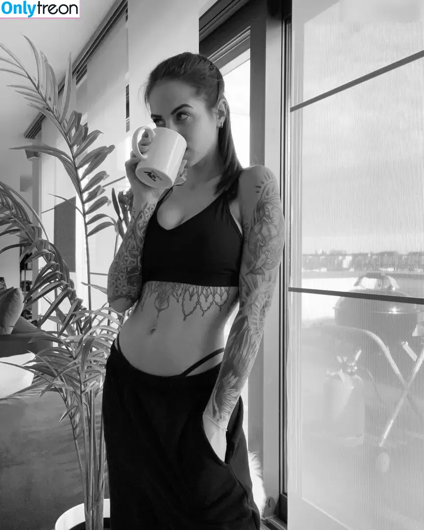 malvareezz nude photo #0038 (malvareezz)