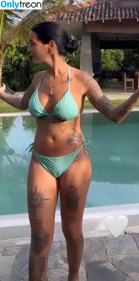 malvareezz nude photo #0058 (malvareezz)