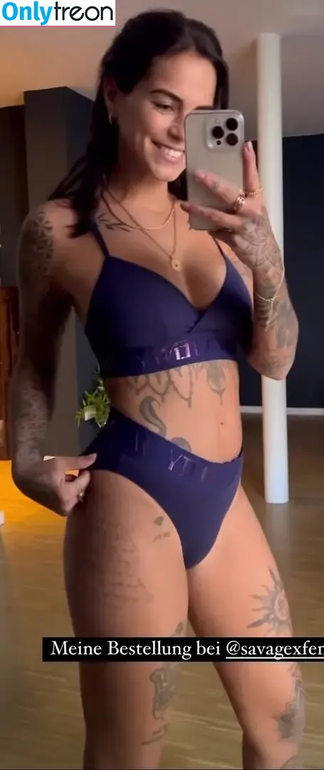 malvareezz nude photo #0072 (malvareezz)