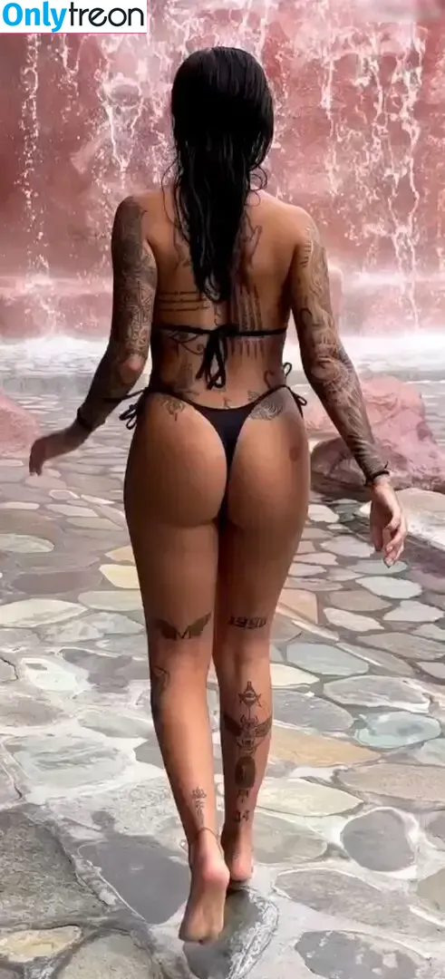 malvareezz nude photo #0077 (malvareezz)