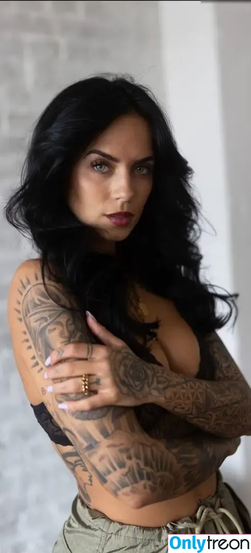 malvareezz nude photo #0082 (malvareezz)