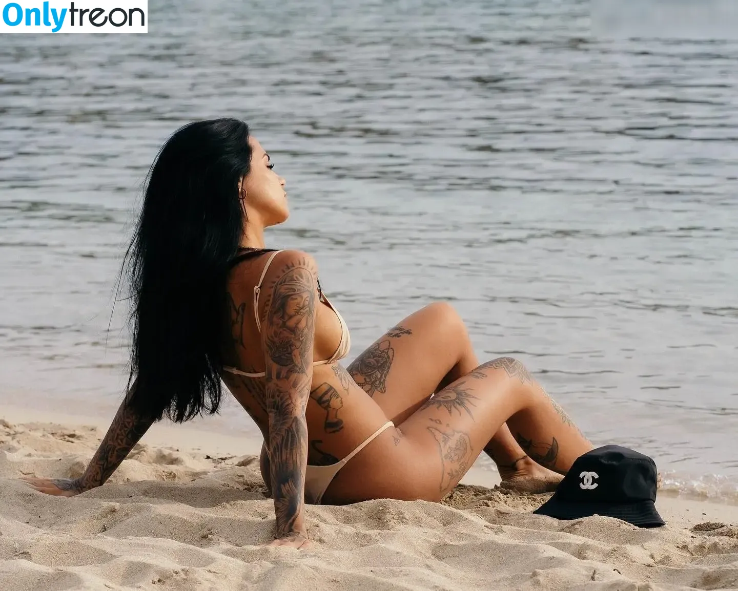 malvareezz nude photo #0088 (malvareezz)