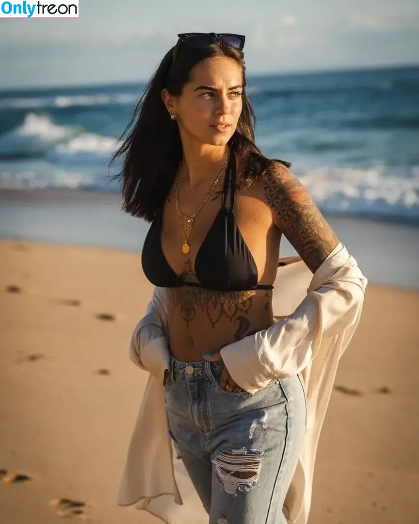 malvareezz nude photo #0093 (malvareezz)