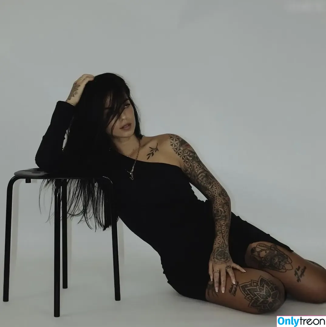 malvareezz nude photo #0101 (malvareezz)